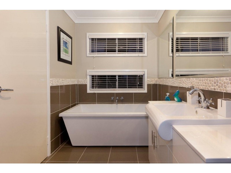 2 Colac Court, Westlake QLD 4074