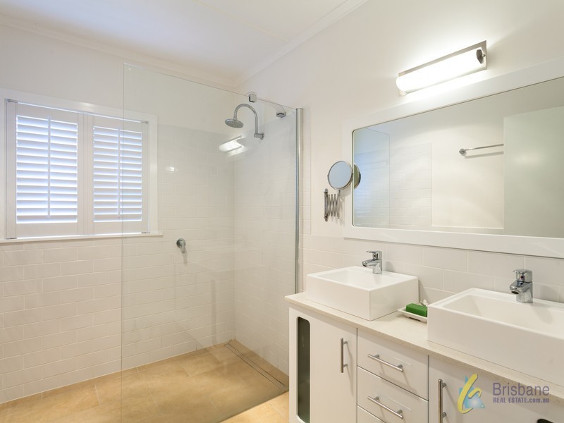 11 Haldane St, Graceville QLD 4075