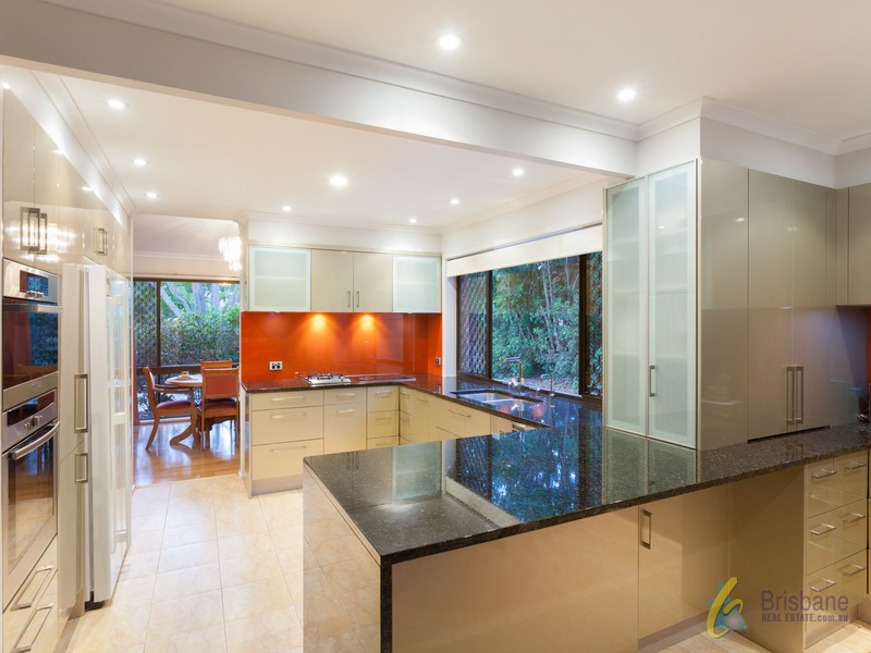 124 Arrabri Ave, Mount Ommaney QLD 4074