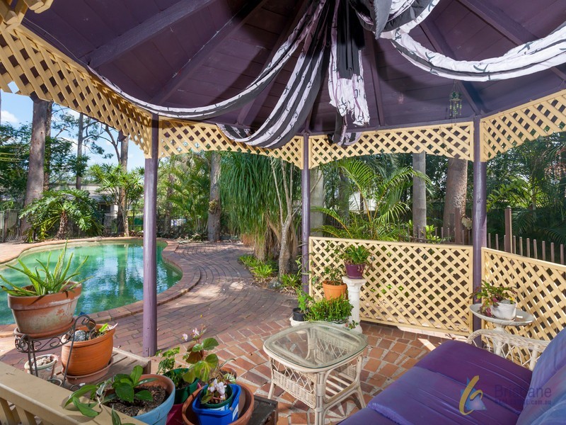 8 Giles Ct, Mount Ommaney QLD 4074