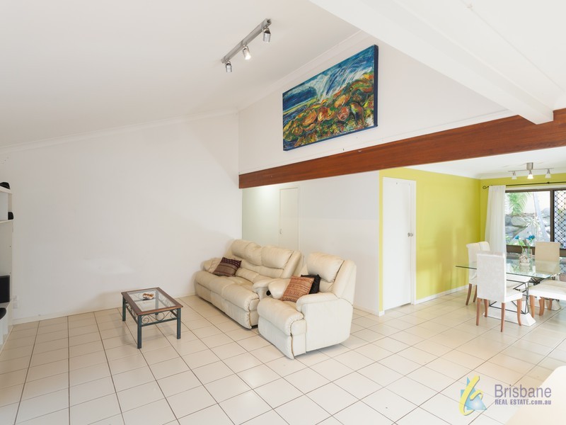 8 Giles Ct, Mount Ommaney QLD 4074