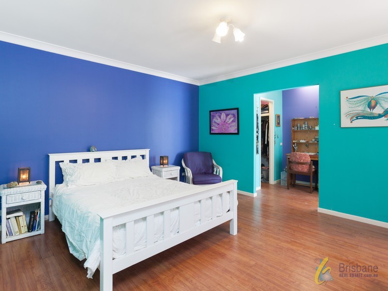 8 Giles Ct, Mount Ommaney QLD 4074