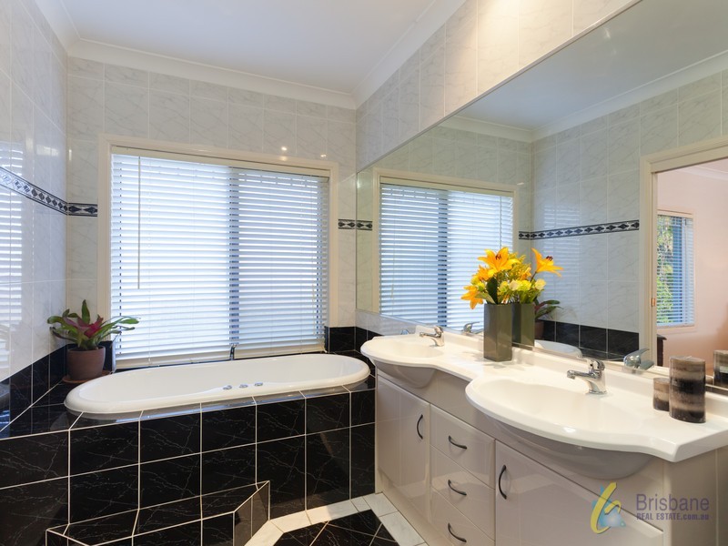 28 Katherine Court, Karalee QLD 4306