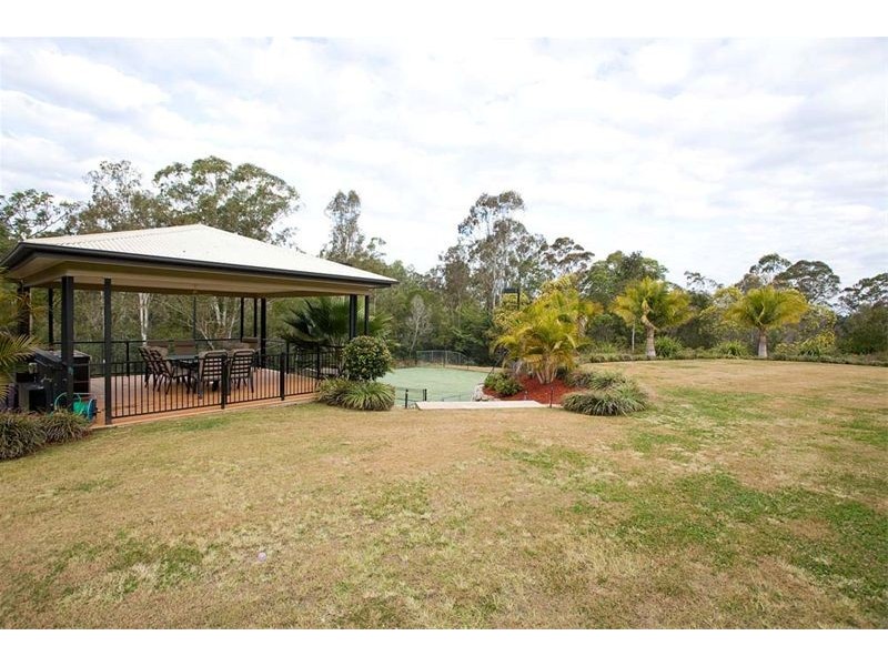 85 Boscombe Road, Brookfield QLD 4069