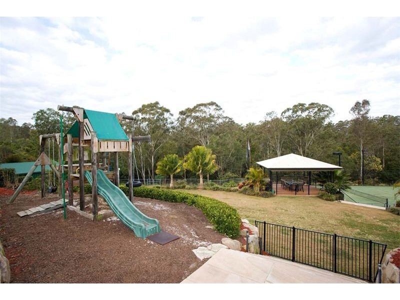 85 Boscombe Road, Brookfield QLD 4069