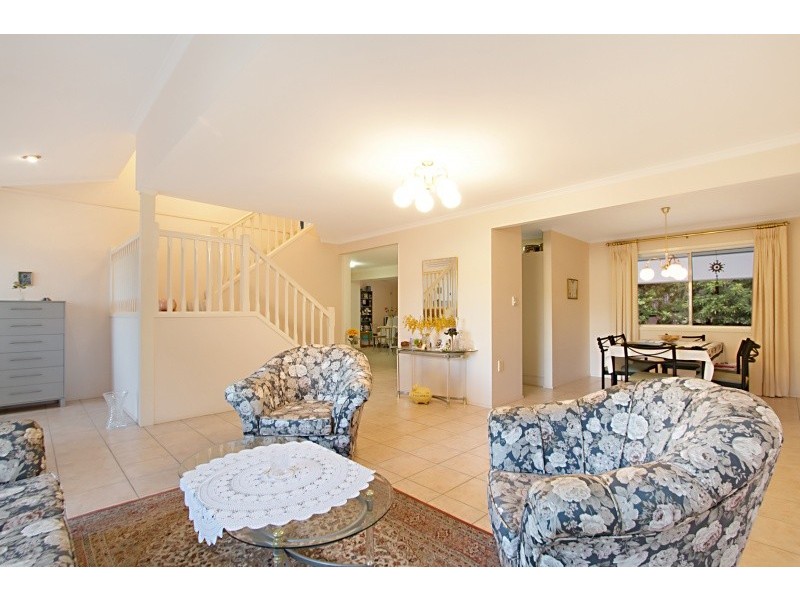 32 DEWSBURY ST, Middle Park QLD 4074