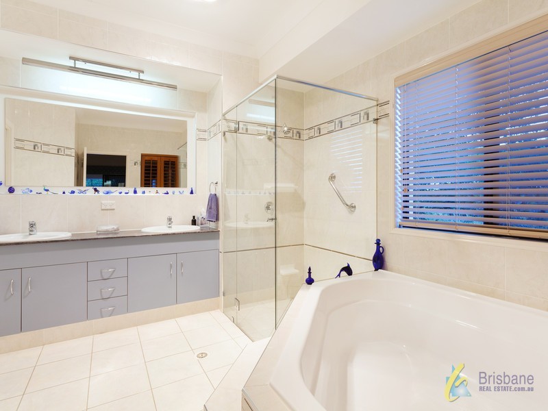 19 Sanctuary Place, Fig Tree Pocket QLD 4069