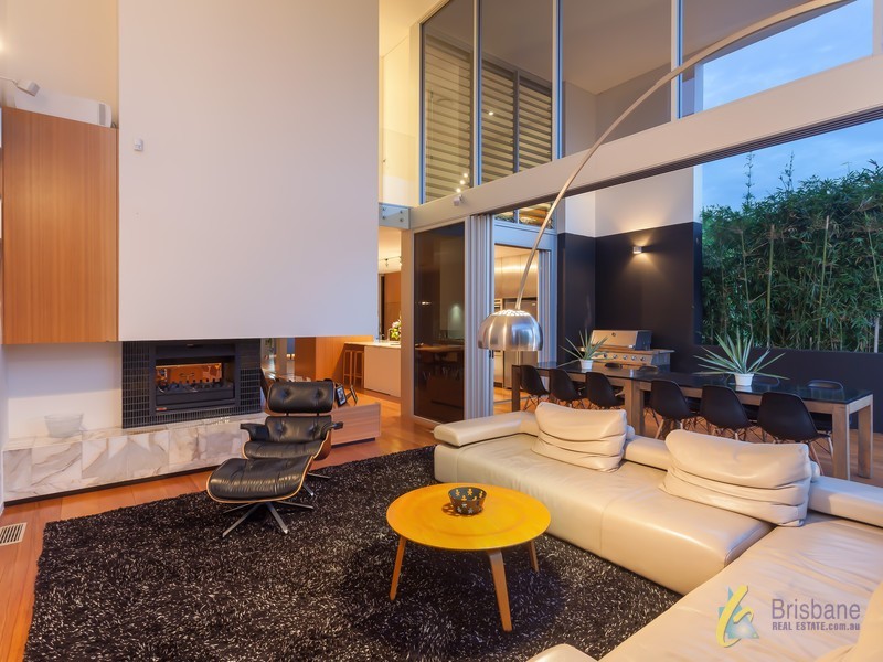 124 Brisbane Corso, Fairfield QLD 4103