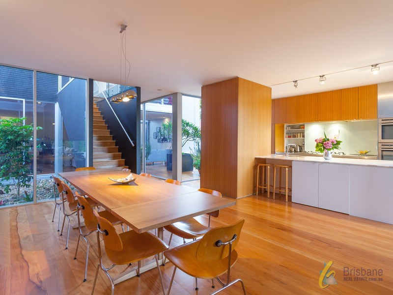 124 Brisbane Corso, Fairfield QLD 4103