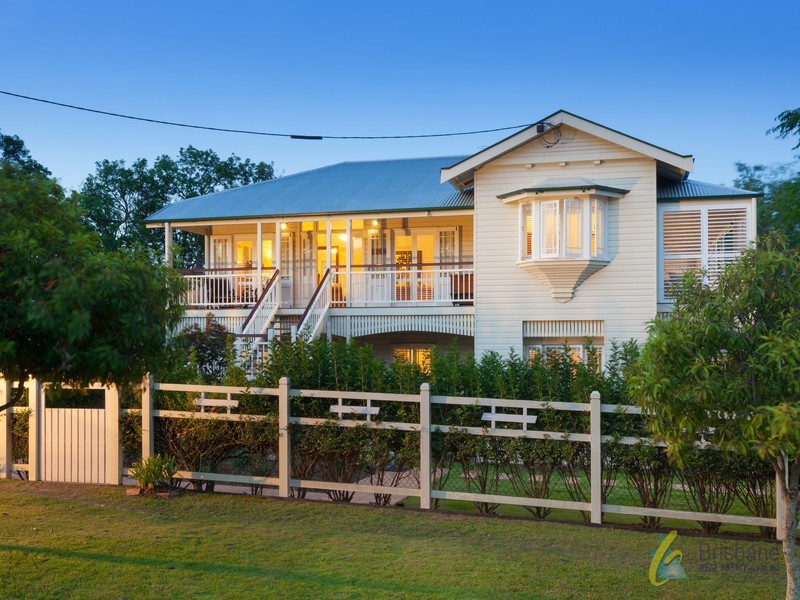 11 Kew Rd, Graceville QLD 4075