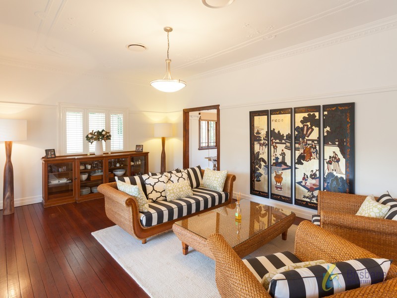 11 Kew Rd, Graceville QLD 4075