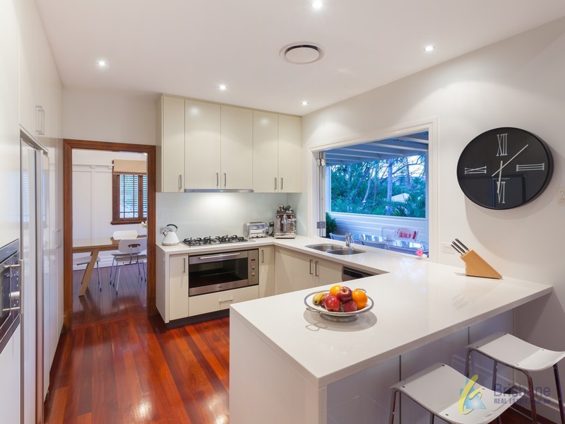 11 Kew Rd, Graceville QLD 4075