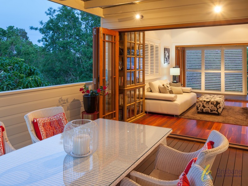 11 Kew Rd, Graceville QLD 4075