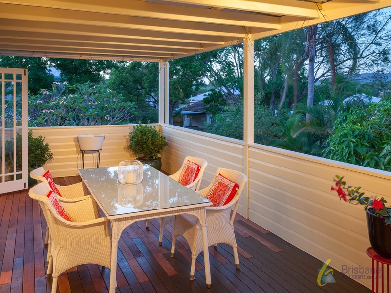 11 Kew Rd, Graceville QLD 4075