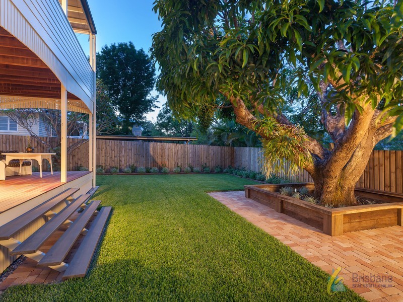 11 Kew Rd, Graceville QLD 4075