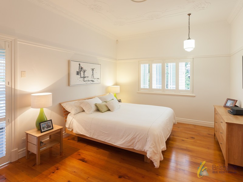 11 Kew Rd, Graceville QLD 4075