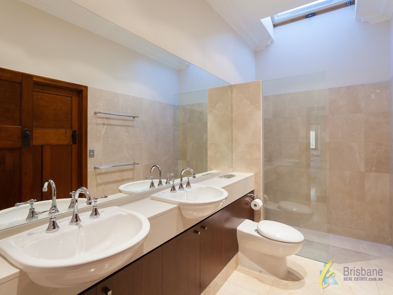 11 Kew Rd, Graceville QLD 4075