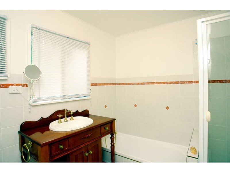 9 Fallbrook Street, Kenmore QLD 4069