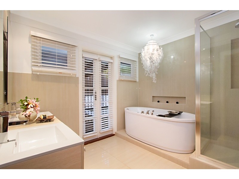 10 LEINSTER ST, Fig Tree Pocket QLD 4069