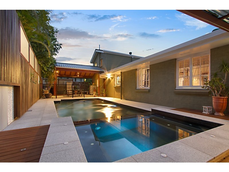 10 LEINSTER ST, Fig Tree Pocket QLD 4069