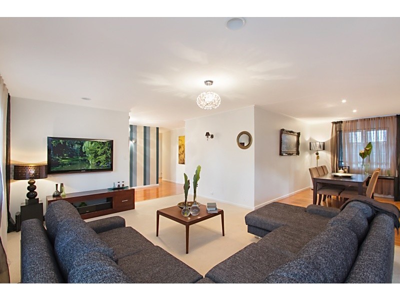 10 LEINSTER ST, Fig Tree Pocket QLD 4069