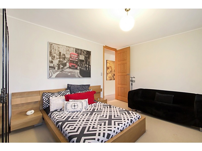 10 LEINSTER ST, Fig Tree Pocket QLD 4069