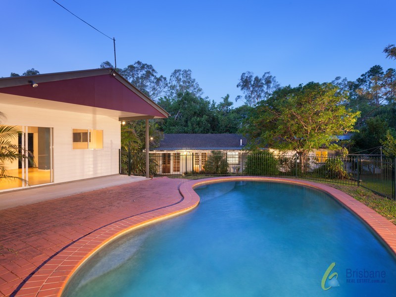 10 Luss Street, Moggill QLD 4070