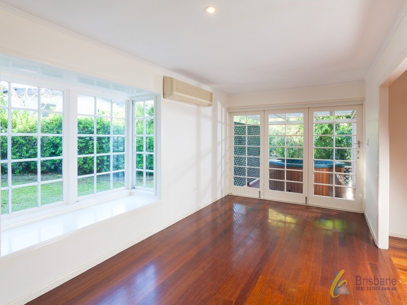 10 Luss Street, Moggill QLD 4070