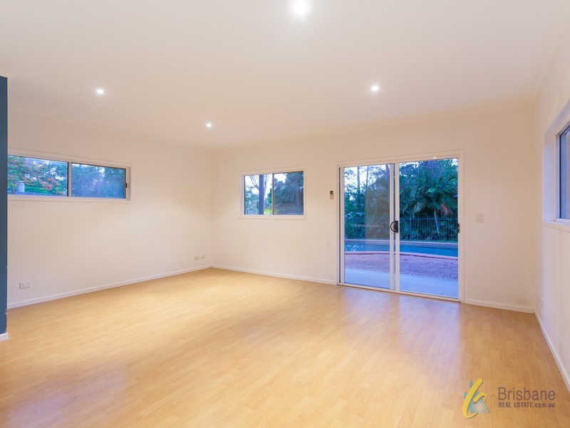 10 Luss Street, Moggill QLD 4070