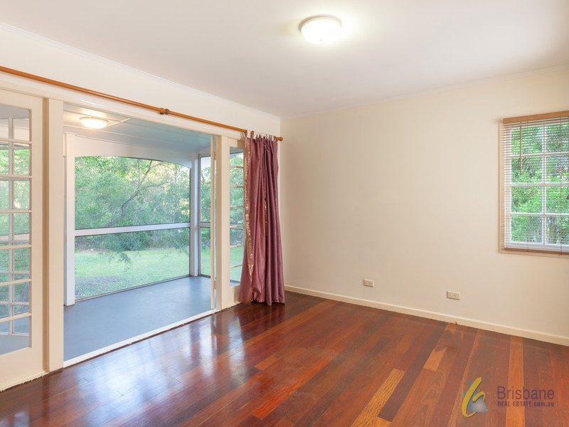 10 Luss Street, Moggill QLD 4070