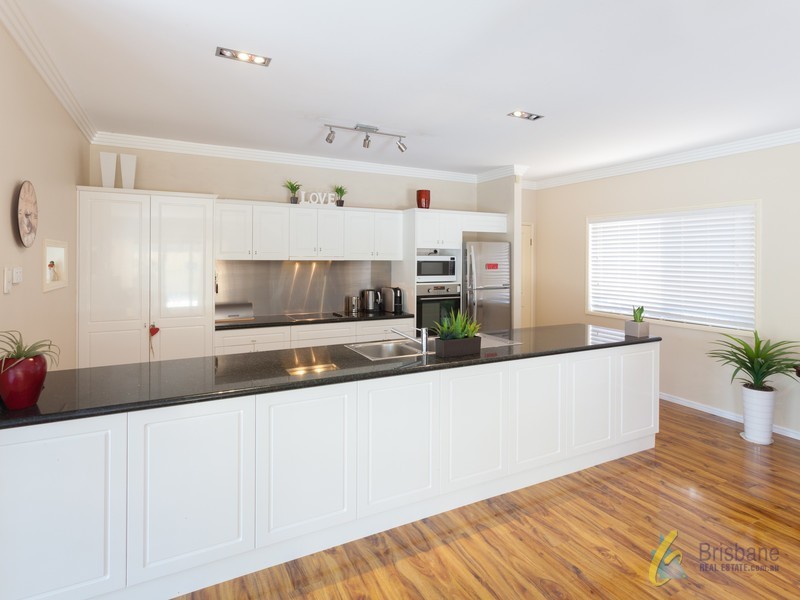 2 Wivenhoe Ct, Westlake QLD 4074