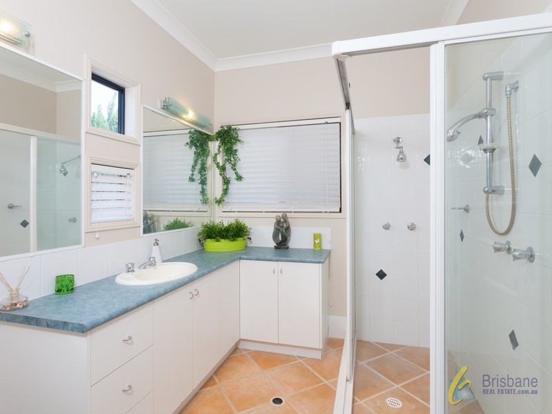 2 Wivenhoe Ct, Westlake QLD 4074