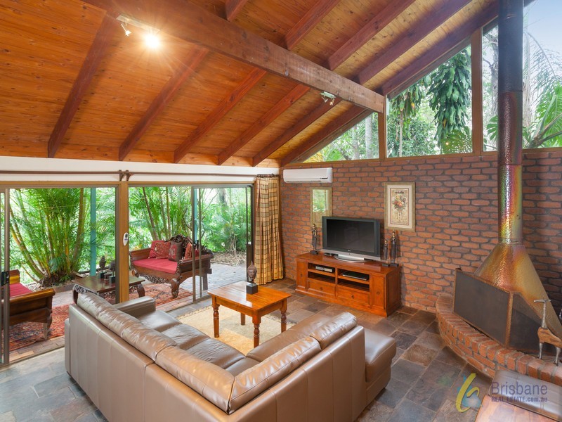 44 Vyner Street, Pinjarra Hills QLD 4069