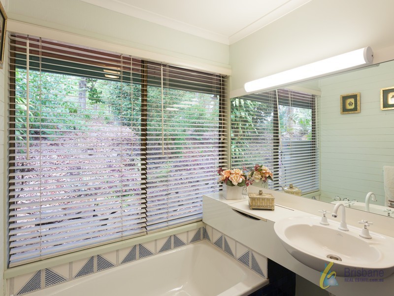 44 Vyner Street, Pinjarra Hills QLD 4069