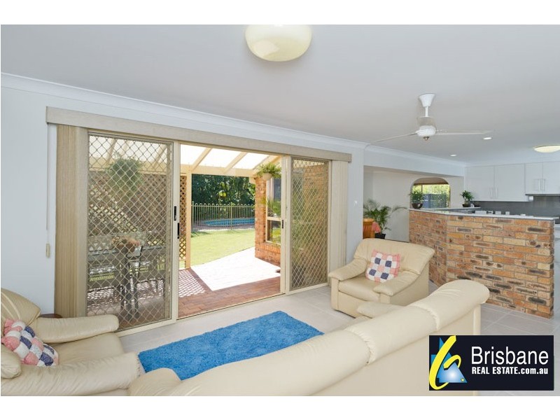 5 Pellatt Close, Kenmore Hills QLD 4069