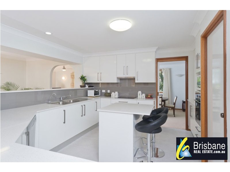 5 Pellatt Close, Kenmore Hills QLD 4069