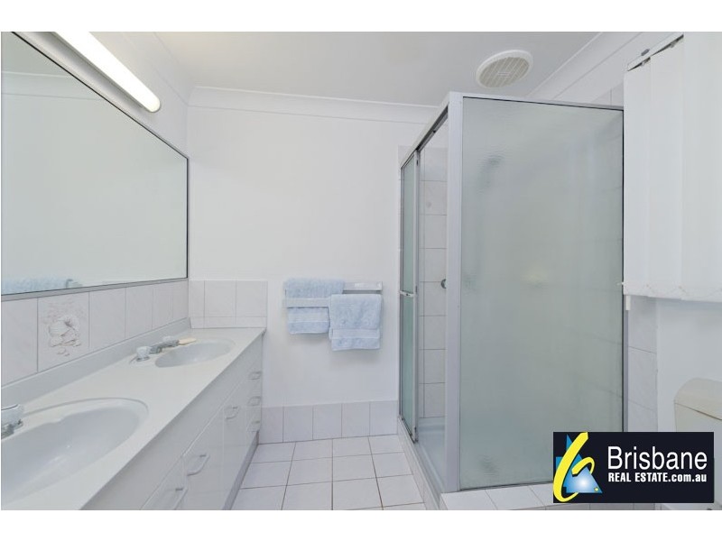 5 Pellatt Close, Kenmore Hills QLD 4069