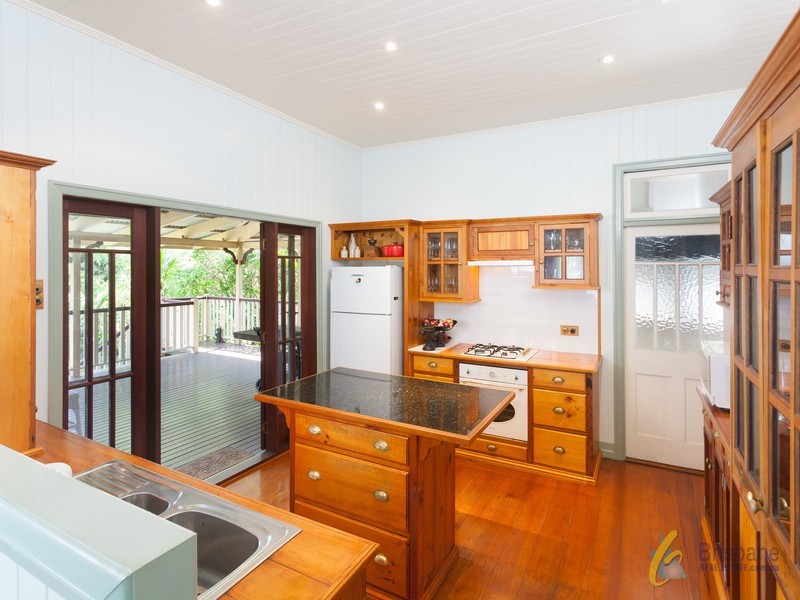 94 Strong Ave, Graceville QLD 4075