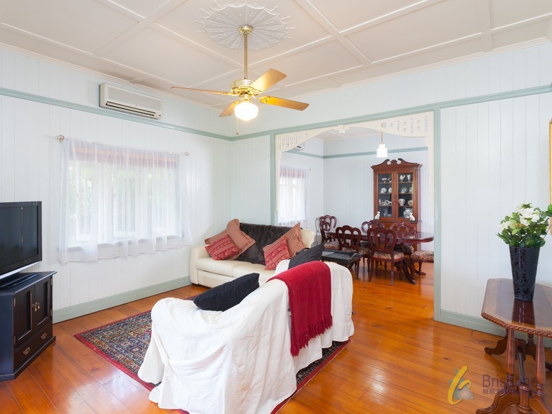 94 Strong Ave, Graceville QLD 4075