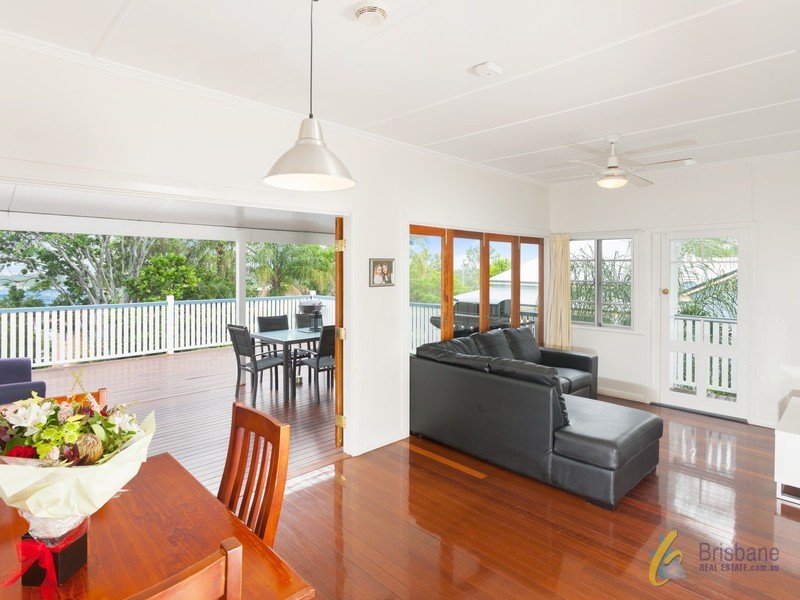 19 Blackheath Rd, Oxley QLD 4075