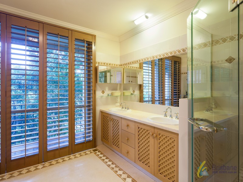 19 Melaleuca Place, Brookfield QLD 4069