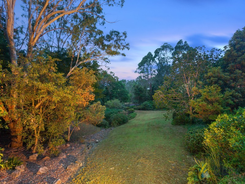 19 Melaleuca Place, Brookfield QLD 4069