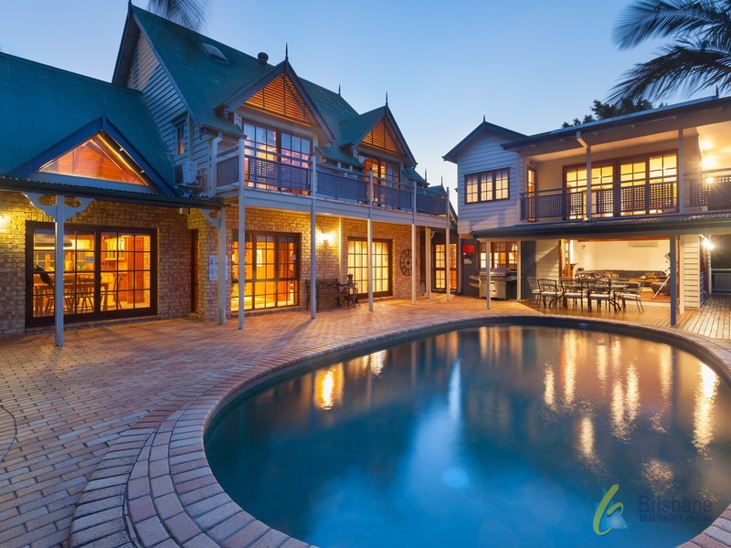 63 Moons Lane, Brookfield QLD 4069