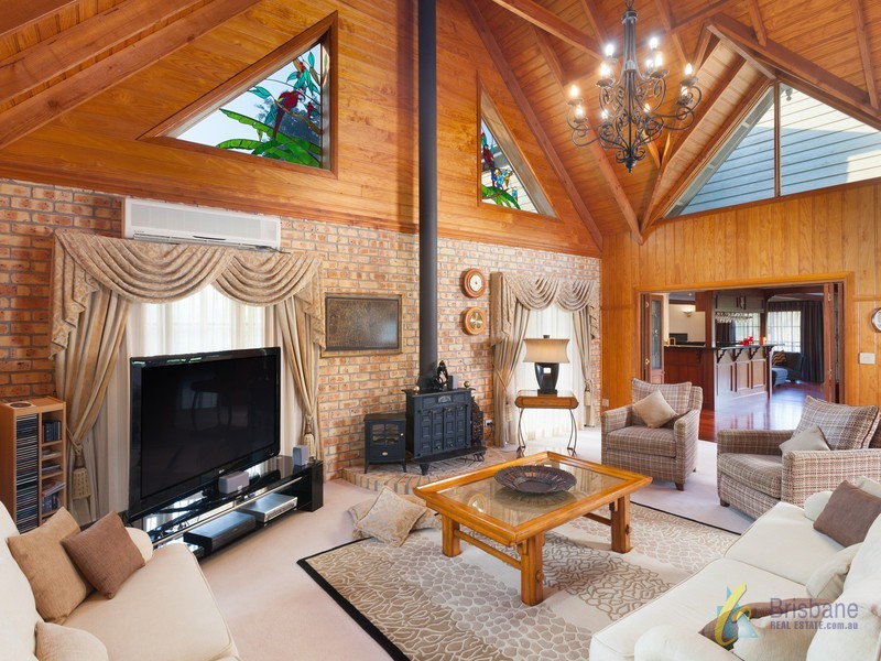 63 Moons Lane, Brookfield QLD 4069
