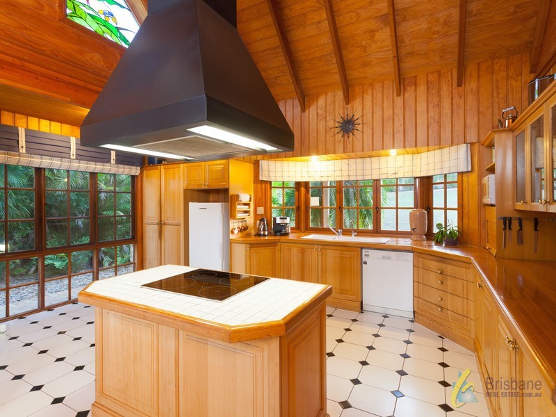 63 Moons Lane, Brookfield QLD 4069