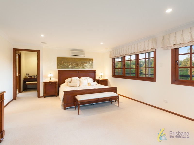 63 Moons Lane, Brookfield QLD 4069