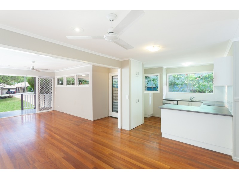 50 Henry St, Chapel Hill QLD 4069