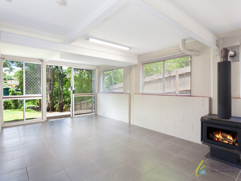 50 Henry St, Chapel Hill QLD 4069