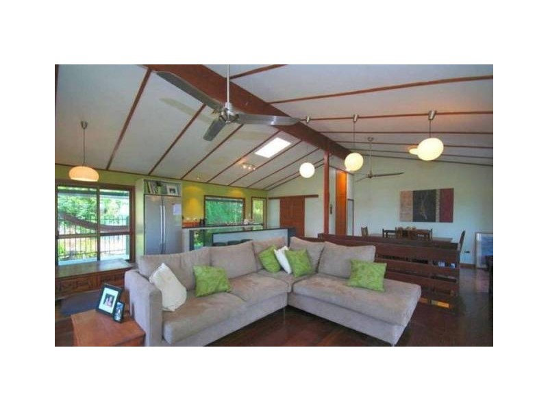 18 Tad Street, Kenmore QLD 4069