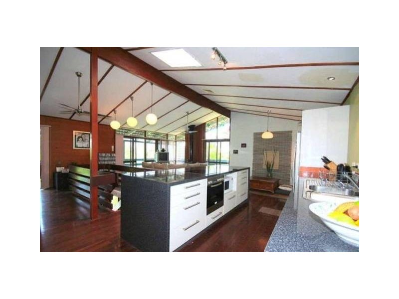 18 Tad Street, Kenmore QLD 4069